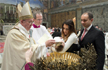 Pope Francis encourages breastfeeding in church